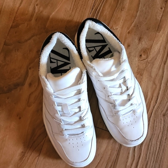 3$/30 Like New! Zara sneakers size 7.5/EU 38 - Picture 2 of 4